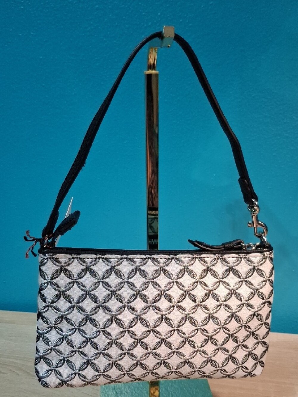 Dana Buchman Black & Grey Patterned Mini Wristlet Nwt - Picture 6 of 8